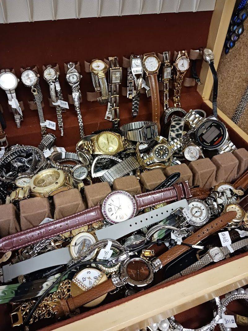 This Historic Pennsylvania Barn Is Now A Treasure Hunt Filled With Vintage Surprises - Decor Hint Jewelry And Small Accessories With Big Personality