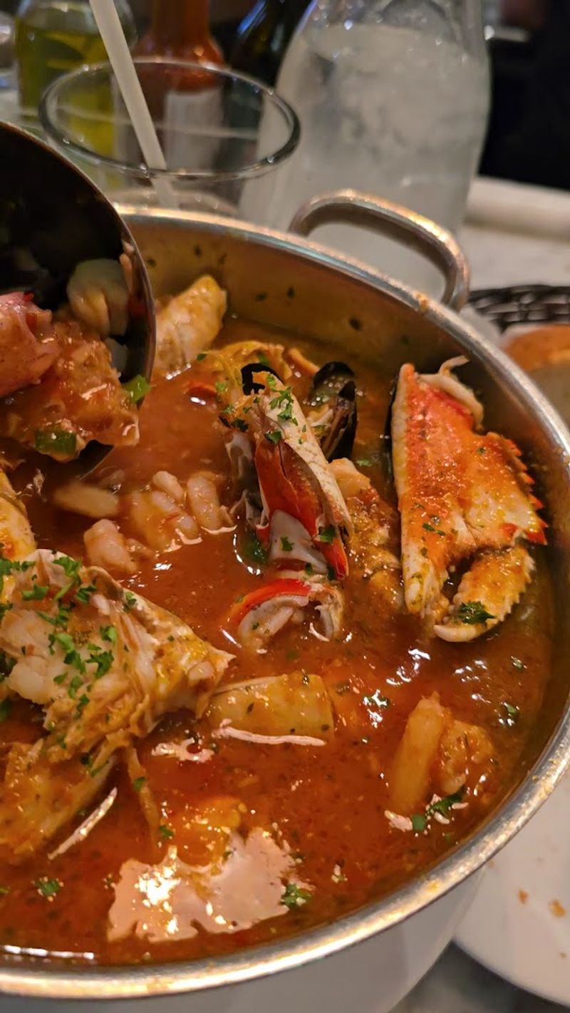 12 California Places Where Soup Has A Cult Following For Obvious Reason - Decor Hint Sotto Mare, San Francisco