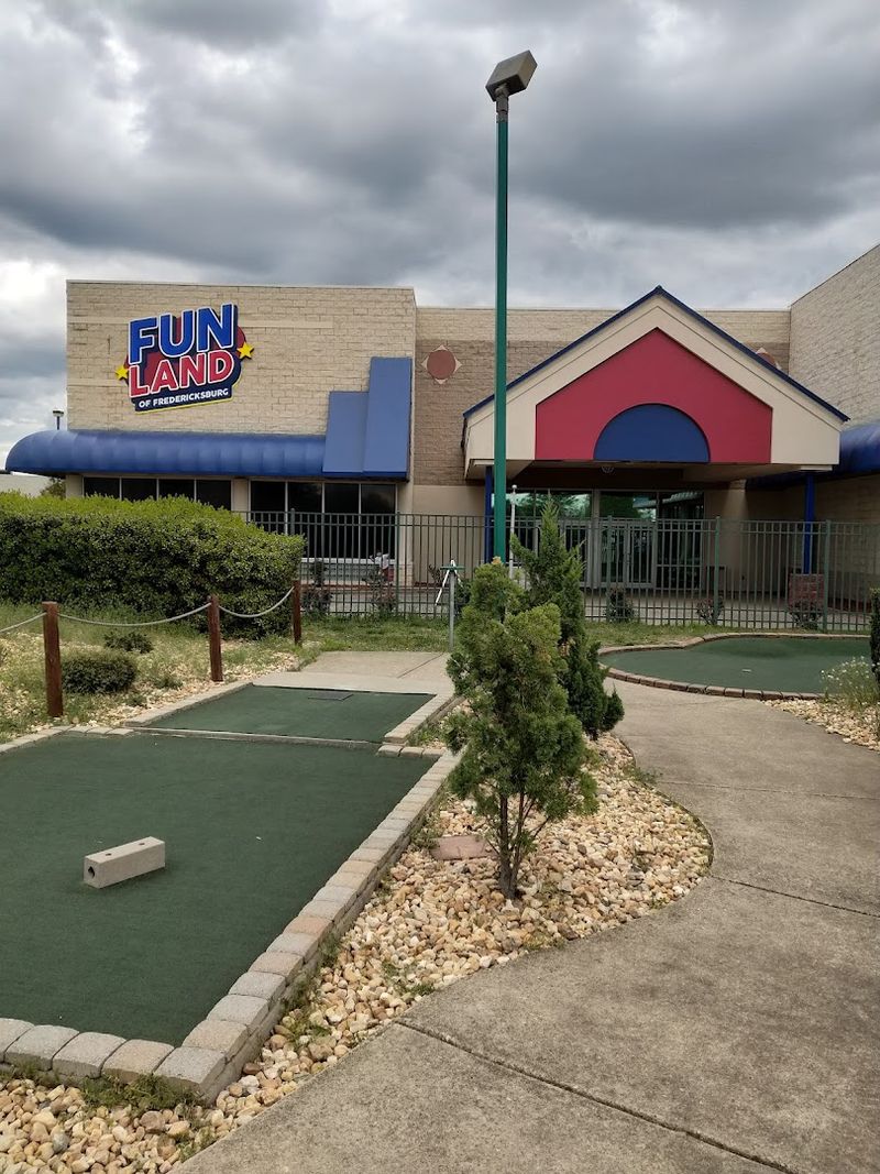 Mini Golf And Outdoor Attractions