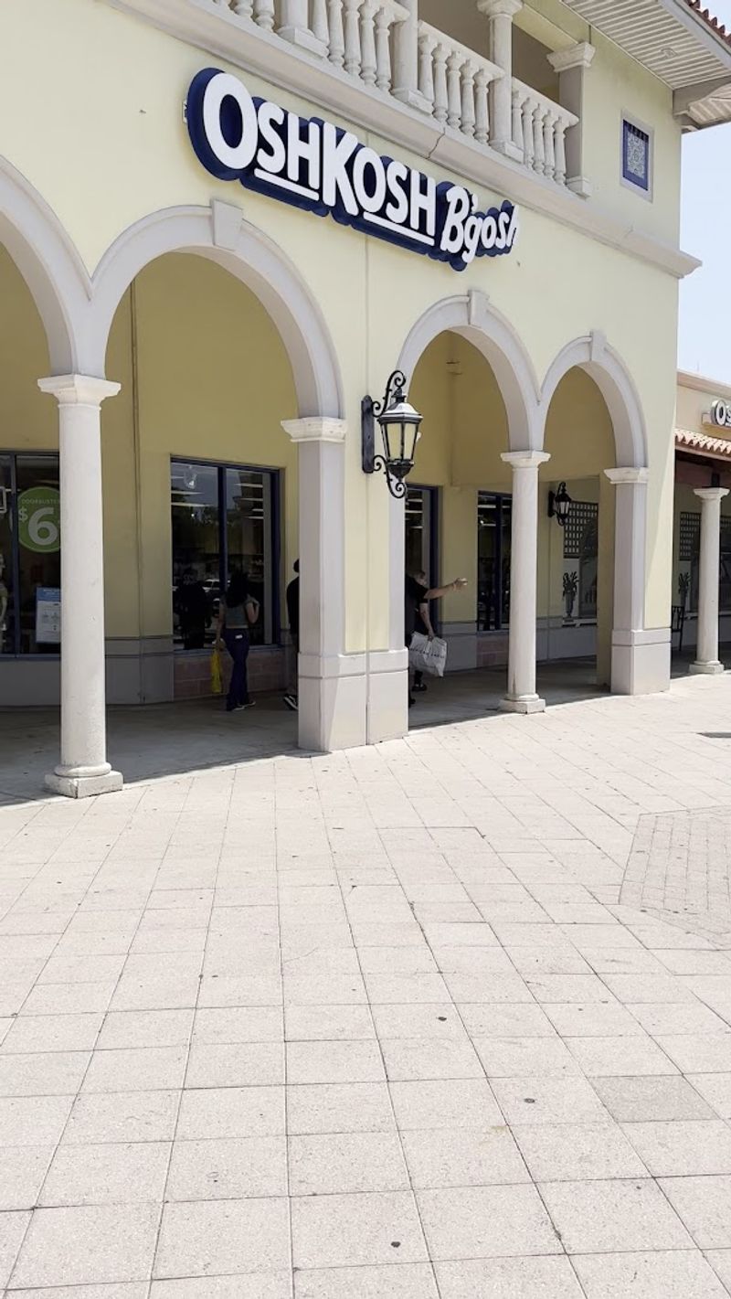 This Florida Outlet Mall Makes Every Extra Mile Feel Worth It - Decor Hint The Open-Air Layout That Changes Everything