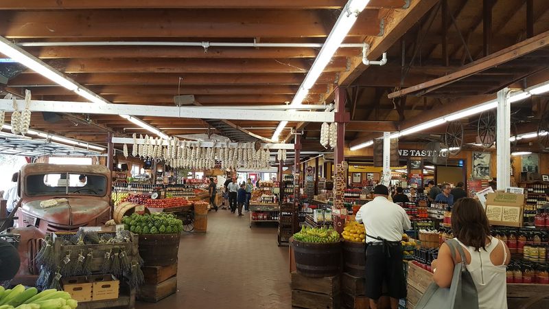 9 California Roadside Stops Where The Gift Shop Is Oddly Hard To Leave Empty-Handed - Decor Hint Casa de Fruta