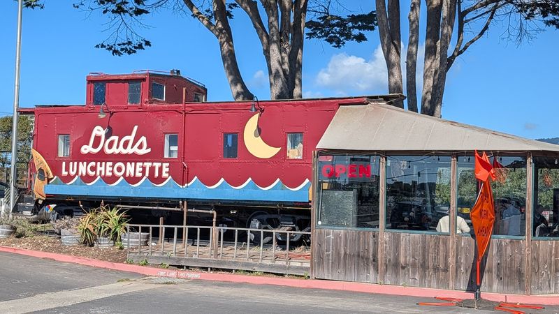 Dad's Luncheonette, Half Moon Bay