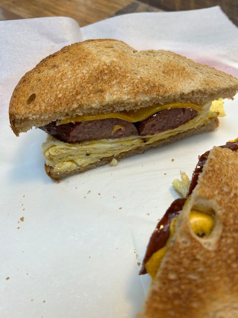 Alaska Has A Cafe Where The Food Is Made With So Much Craft That It Has Become The Only Reason Some People Visit - Decor Hint The Jalapeño Popper Grilled Cheese