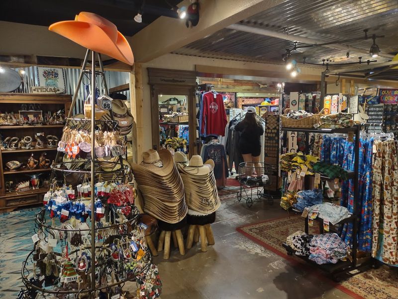 This Texas Eatery Became Famous For Its Truly Enormous Platters - Decor Hint A Gift Shop Like No Other