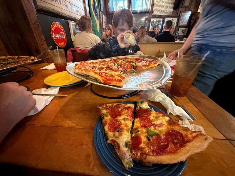 12 West Virginia Cafes Known For Warm Meals And Relaxed Atmospheres - Decor Hint Sirianni's Pizza Cafe
