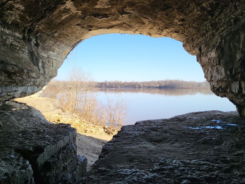 13 Illinois Day Trips That Offer Amazing Scenery For Less Than $65 - Decor Hint Cave-In-Rock State Park