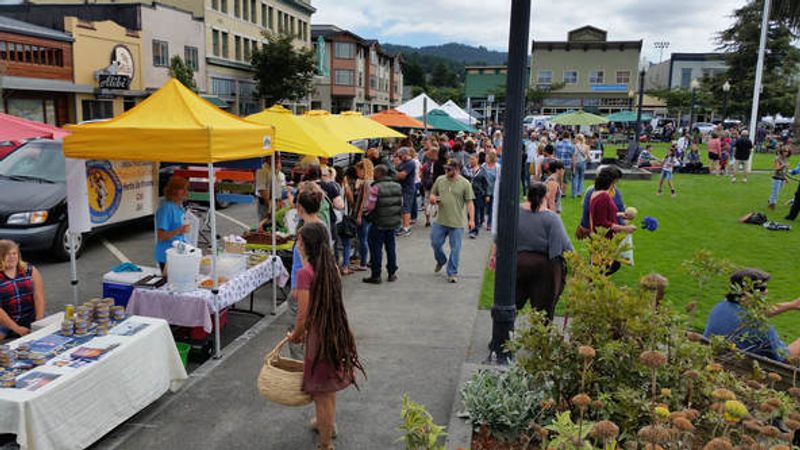 Farmers Market Mornings Make The Plaza Feel Social