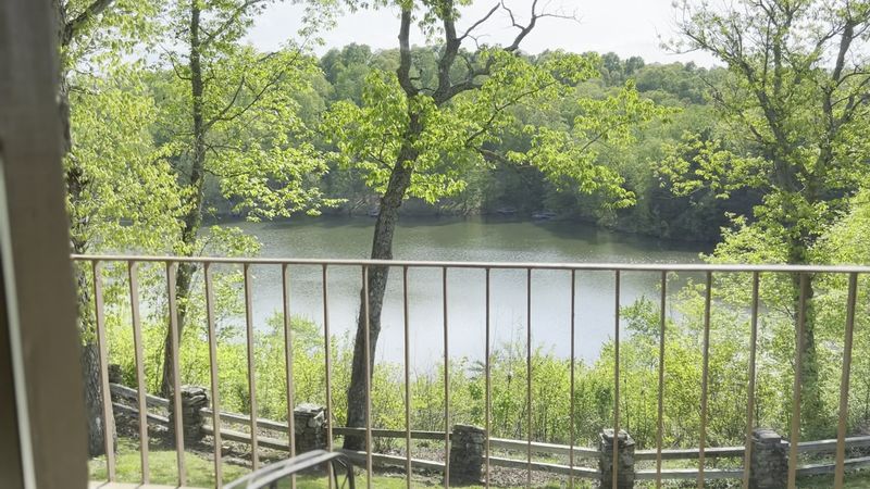 The Most Breathtaking White Sand Beach In Kentucky Isn't Where You'd Expect - Decor Hint The On-Site Restaurant With Crowd-Pleasing Southern Comfort Food