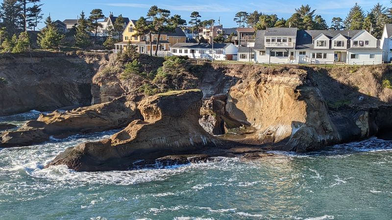 These 10 Charming Oregon Towns Are Almost Too Pretty To Be Real - Decor Hint Depoe Bay