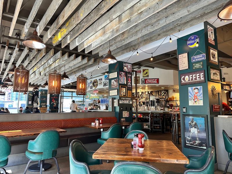 Moon's Kitchen Cafe