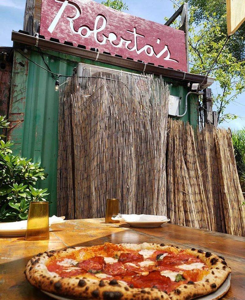 10 Restaurants In New York City That Turn A Good Trip Into An Unforgettable One - Decor Hint Roberta's