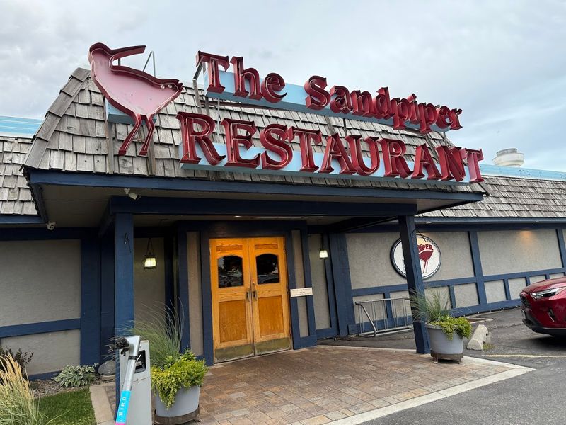 These 13 Idaho Fish Houses And Lakeside Eateries Serve Fresh Northwest Flavor - Decor Hint Sandpiper Rounds Out The List With Seafood Classics
