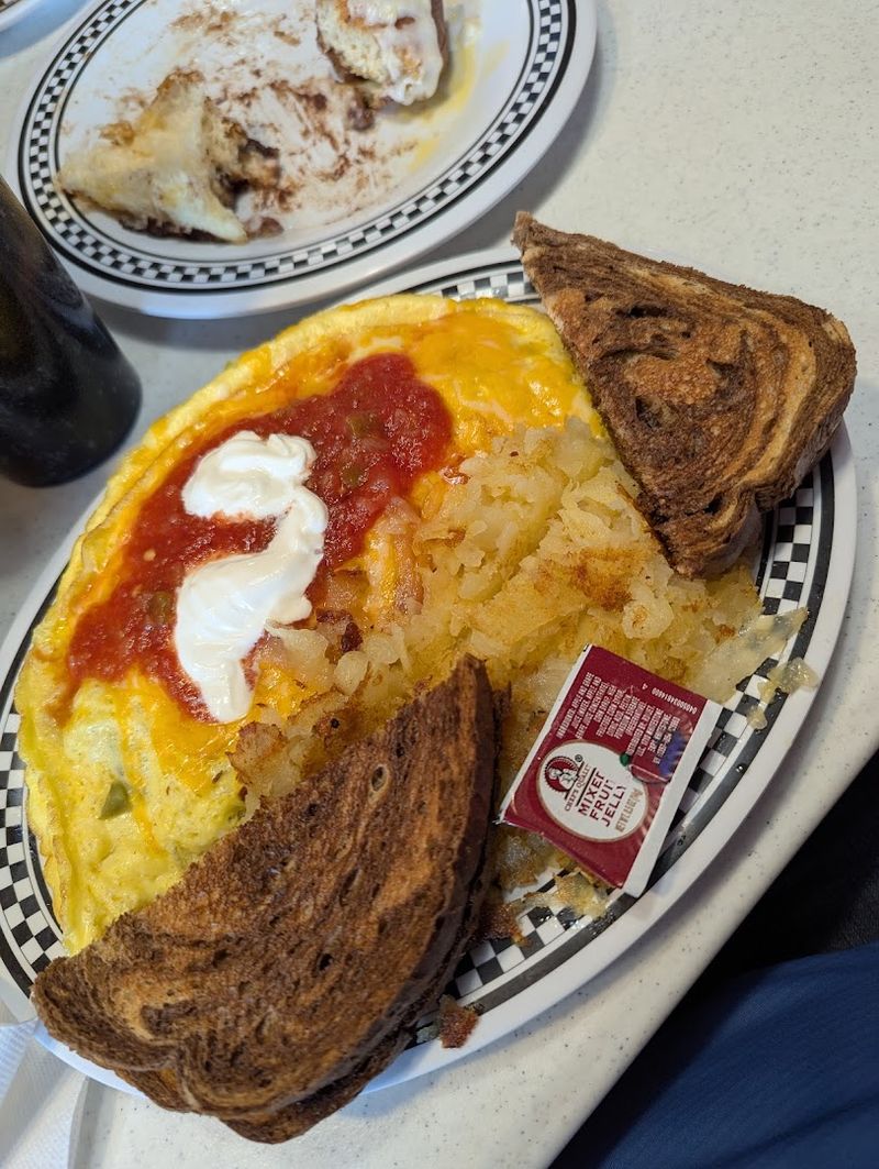 This Classic Diner In Nebraska Serves Up A Breakfast Worth Waking Up Early For - Decor Hint Omelets, Burritos, Eggs Benedict, And Breakfast Tacos
