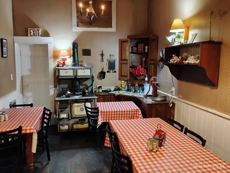 The Best Restaurant In Kentucky Located In A Small Town - Decor Hint A Walkable Small-Town Setting Worth Exploring