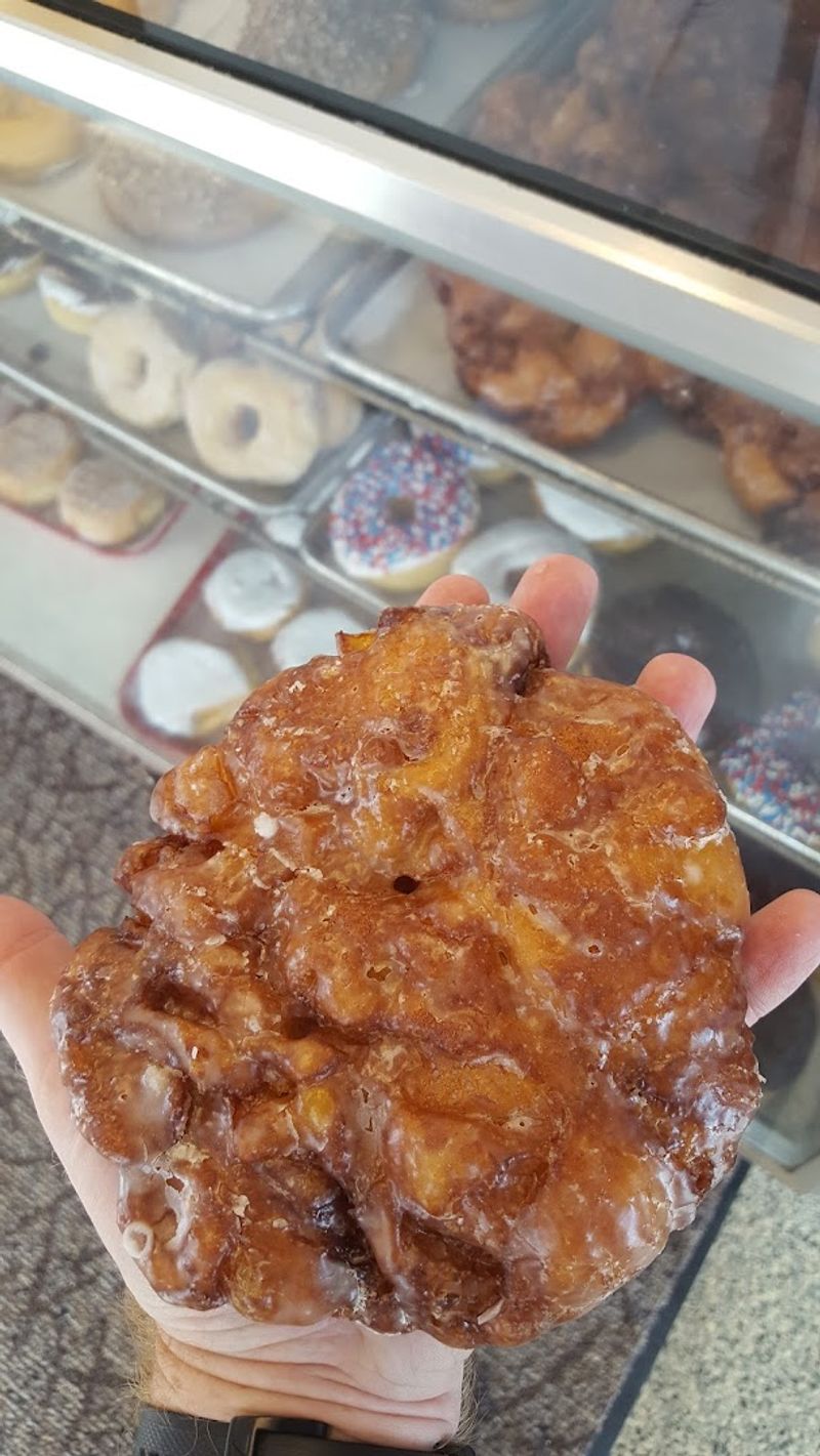 This Simple Missouri Bakeshop Proves Great Donuts Do Not Need Fancy Packaging - Decor Hint Apple Fritters That Earn Serious Local Praise