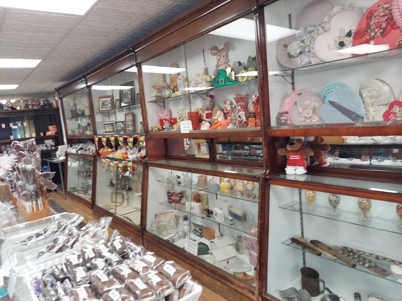 Kentucky's Most Beloved Old-Time Candy Destination Bringing Back The Magic - Decor Hint Double-Dipped Chocolate Malt Balls Worth Every Penny