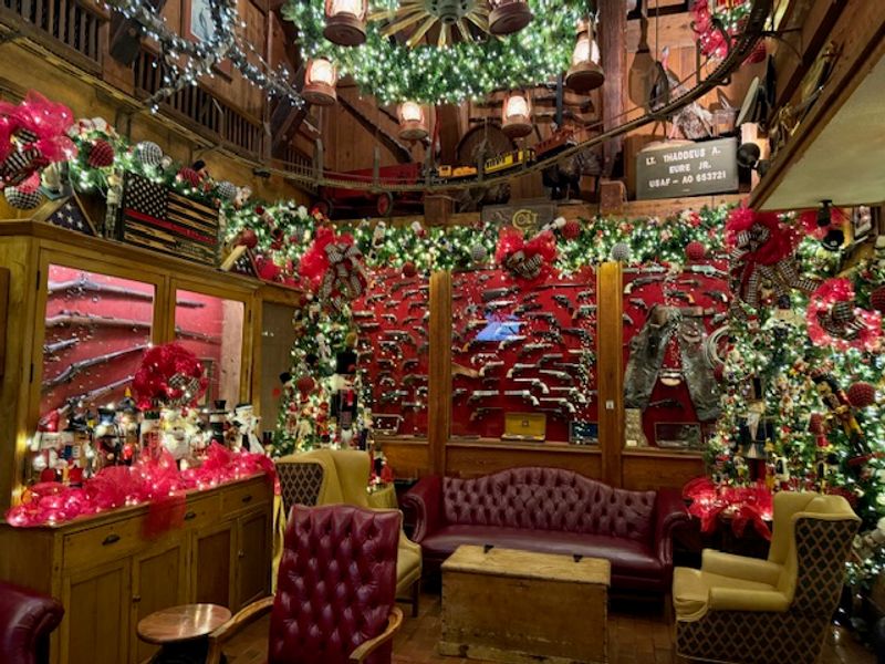 Holiday Decorations That Turn Dinner Into An Event
