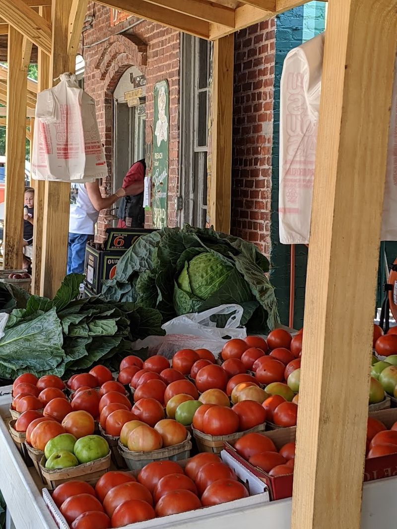 The Retro Atmosphere And Old-Town Vibes That Feel Like A Time Capsule