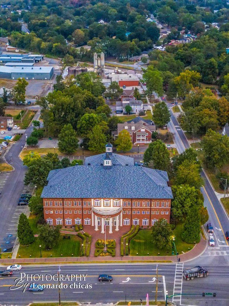 Life Moves Slow In This Beautiful Georgia Town And Rent Is Still Under $750 A Month - Decor Hint Dalton's Thriving Downtown District
