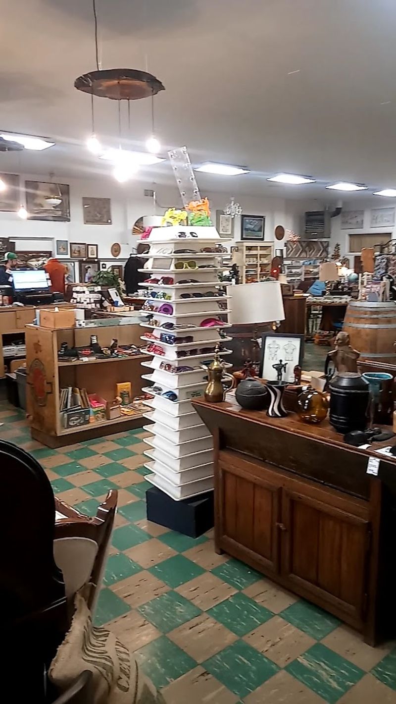 This Oregon Thrift Store Feels Like A Treasure Hunt Through Time - Decor Hint Vinyl Records And Book Shelves Packed With Character