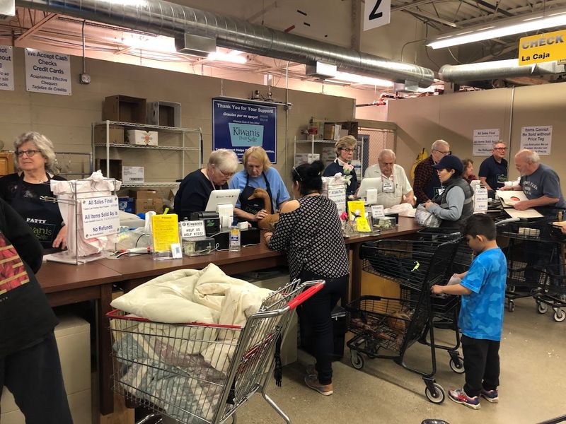 This Massive Michigan Thrift Store Feels Like A Treasure Hunt Waiting To Happen - Decor Hint The Atmosphere Inside