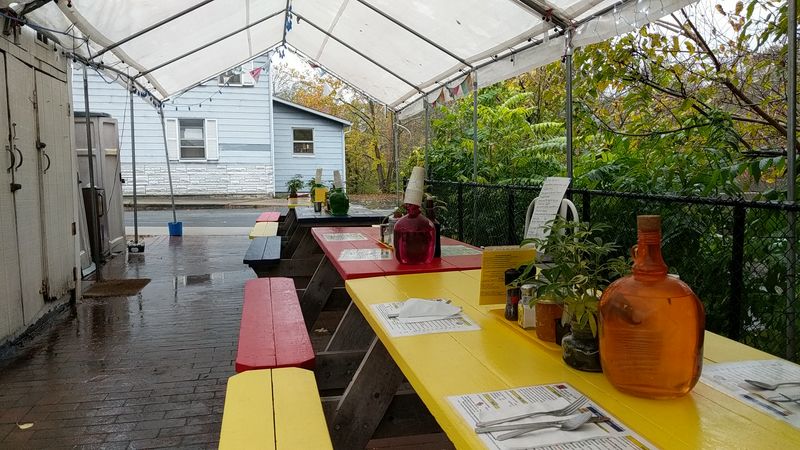 This Cozy Connecticut Eatery Makes Early Mornings Feel Completely Worth It - Decor Hint Outdoor Seating Done Well