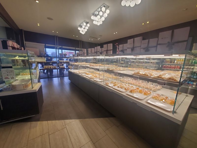 Sweet Hut Bakery and Cafe