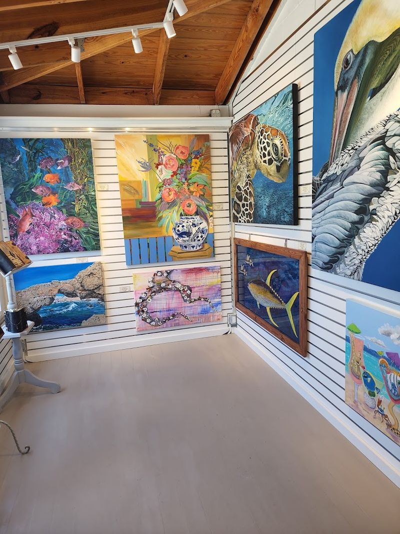 This Unusual Florida Town Leaves Visitors Completely Fascinated - Decor Hint An Art Scene Unlike Any Other