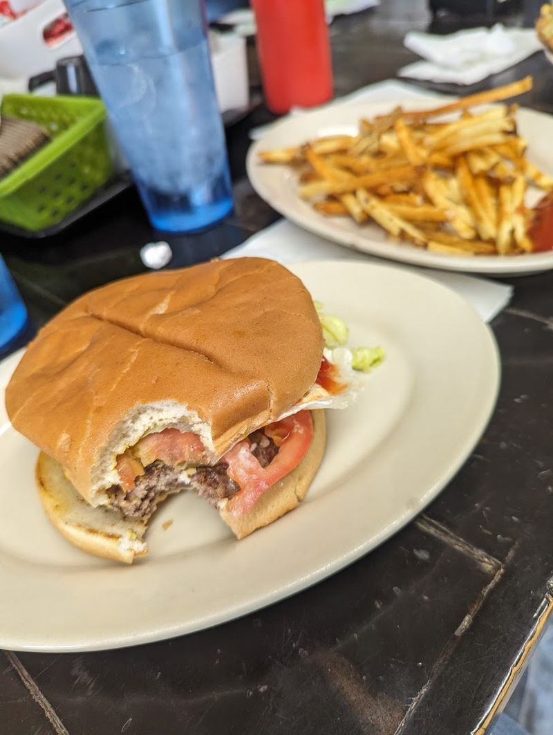 West Virginia Has A Tiny Diner Where The Cheeseburgers Have Built A Reputation That The Whole Region Knows About - Decor Hint Why People Keep Coming Back