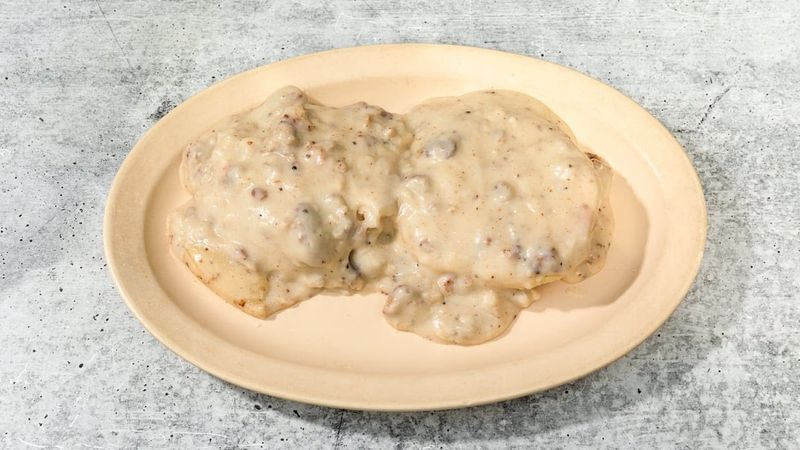 This Charming Georgia Eatery Serves Breakfast The Way It Used To Be - Decor Hint Biscuits And Gravy That Customers Rave About