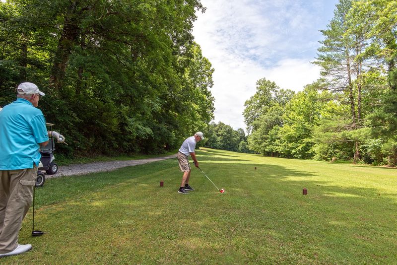 The Most Breathtaking White Sand Beach In Kentucky Isn't Where You'd Expect - Decor Hint An 18-Hole Golf Course Surrounded By Nature