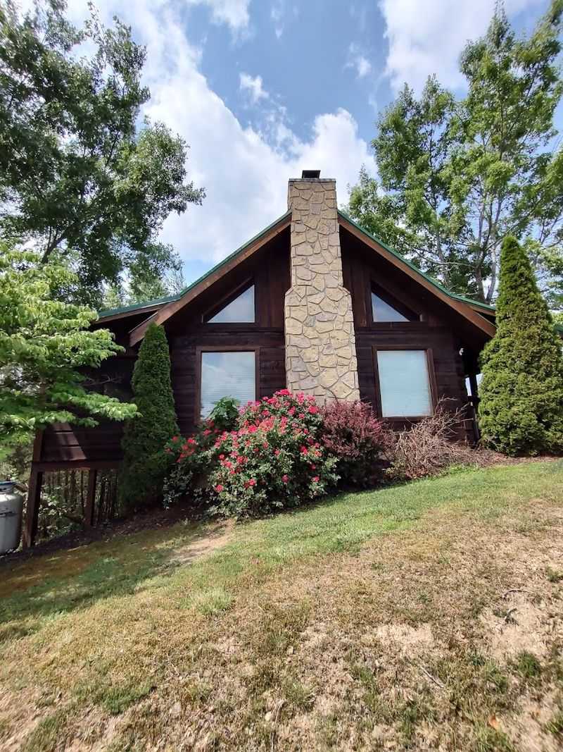 Snuggle Bear Hideaway Cabin, Pigeon Forge