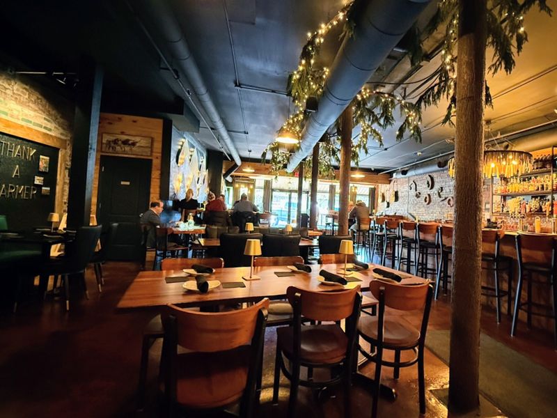 Life Moves Slow In This Beautiful Georgia Town And Rent Is Still Under $750 A Month - Decor Hint Dalton's Food Scene And Local Restaurants