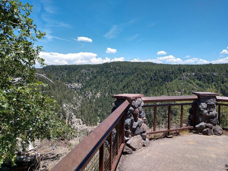 Oak Creek Canyon Overlook