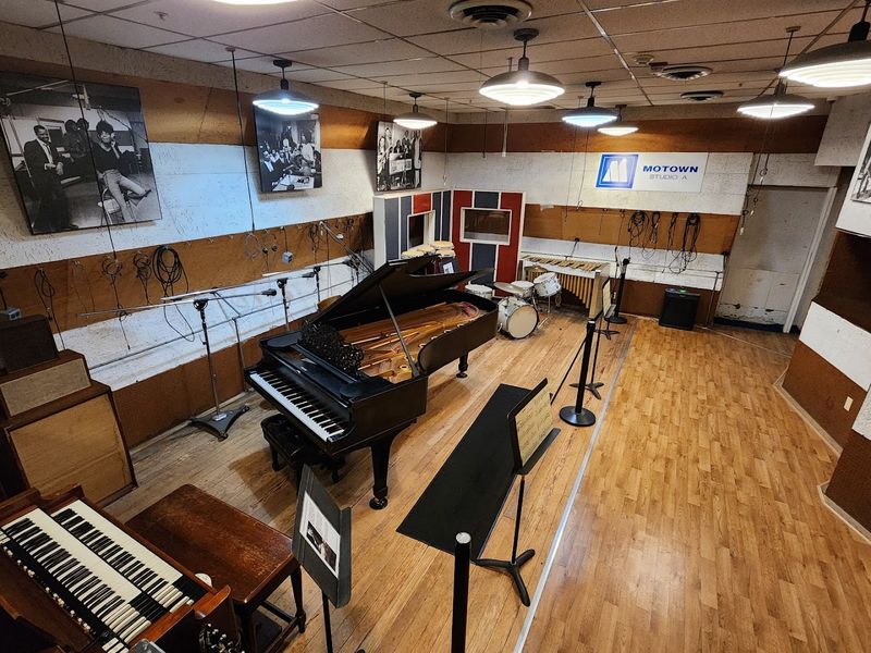 The Ultimate Michigan Bucket List For Travelers Who Want To See It All - Decor Hint Visit The Motown Museum In Detroit