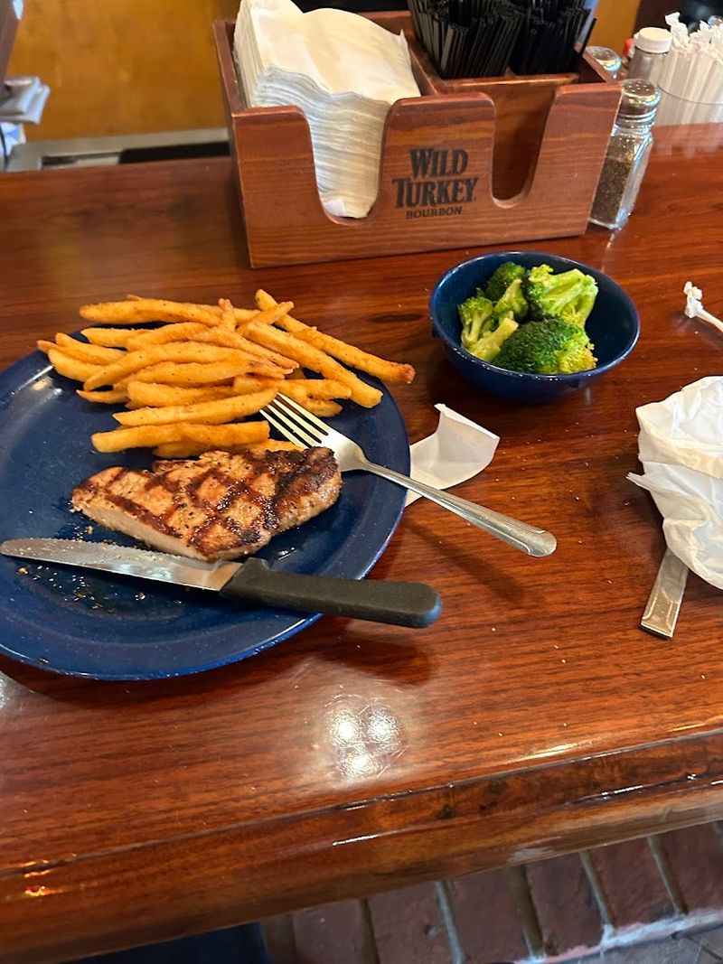 Missouri Is Home To 9 Unusual Restaurants Around And Every Single One Is Worth The Drive - Decor Hint Undercliff Grill & Bar