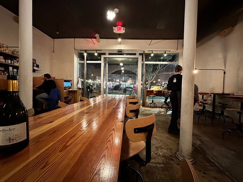 This Famous North Carolina Pizza Spot Prepares Food In A Wood-Fired Oven - Decor Hint An Atmosphere That Pulls You In