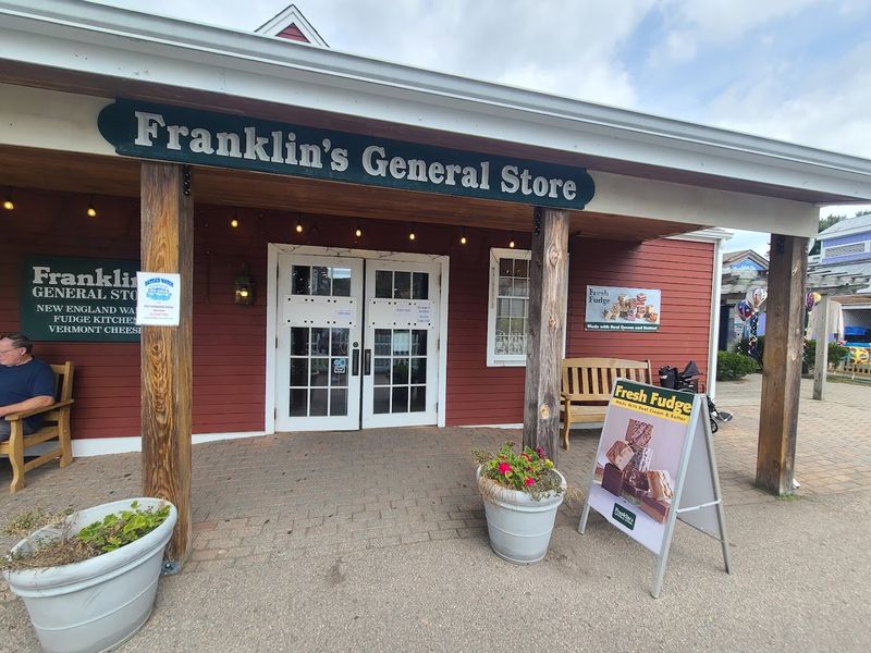 You'll Drive Hours To Taste The Incredible Fudge At This Tiny Connecticut Store - Decor Hint Enjoy A Fun, Old-World Shopping Experience