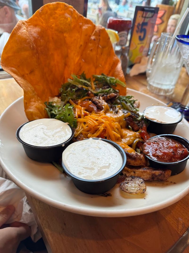 Duke's Riverside Bar & Grille