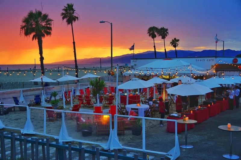 Perry's Cafe and Beach Rentals