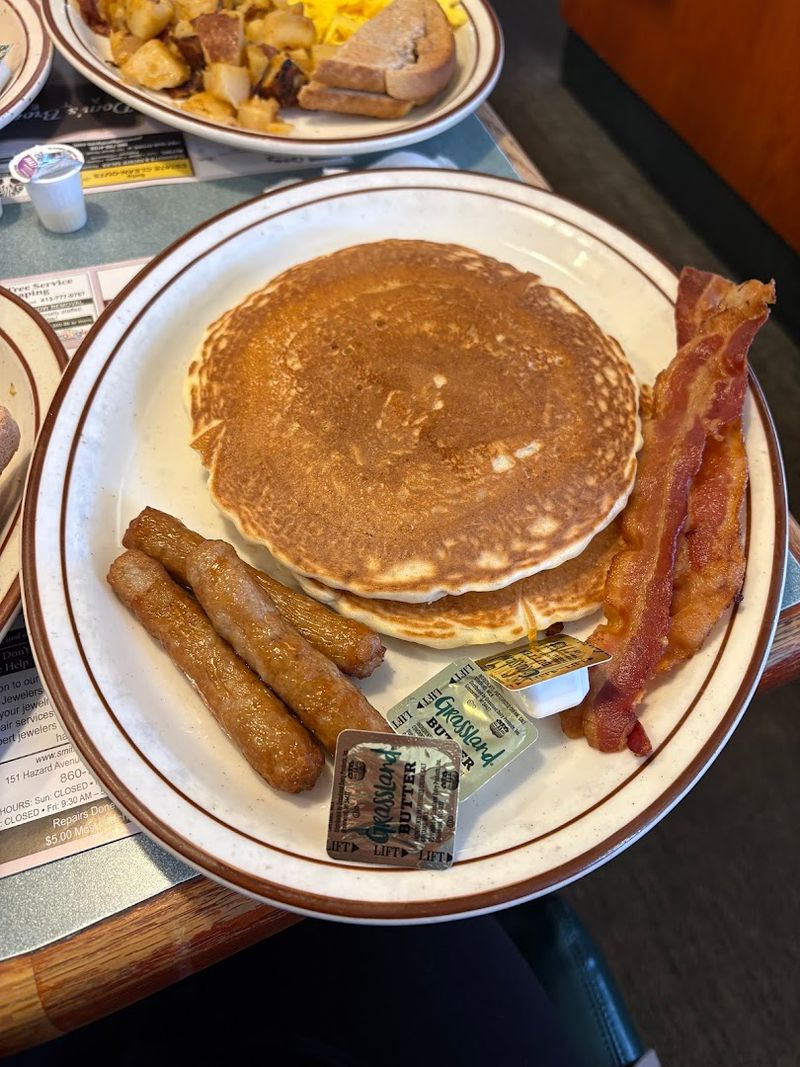 Comfort Breakfast Plates That Keep People Coming Back