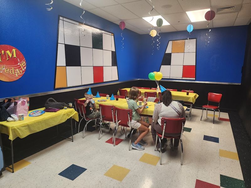 Springfield's Incredible Food And Fun 