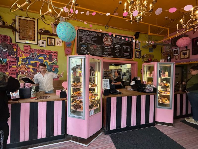 Oregon Has A Donut Shop Where The Line Wraps Around The Block Long Before Most People Have Had Their First Coffee - Decor Hint The Quirky Interior Vibe