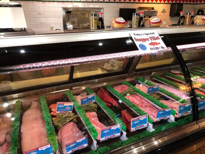 Giovanni's Fish Market Has Fresh-Off-the-Dock Seafood For Every Kind Of Appetite