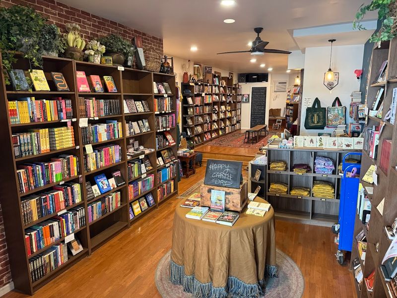 These 10 Pennsylvania Bookstores Make It Easy To Forget About Screens - Decor Hint A Novel Idea