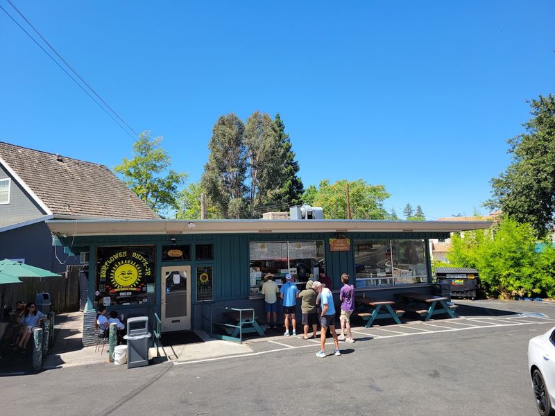 Sunflower Drive-In, Fair Oaks