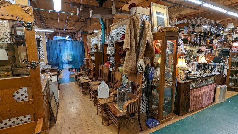 The Flea Market At The Crossing