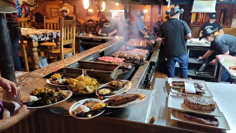 This Texas Eatery Became Famous For Its Truly Enormous Platters - Decor Hint A Route 66 Icon