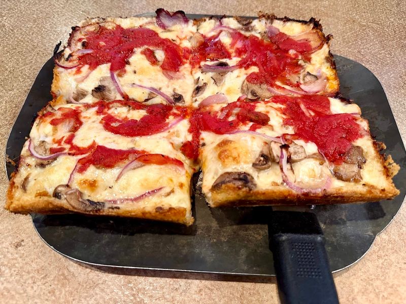 The Ultimate Michigan Bucket List For Travelers Who Want To See It All - Decor Hint Eat Detroit-Style Pizza And A Coney Dog In The Motor City