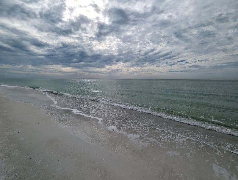 A Relaxed Beach Escape That Still Feels Unhurried